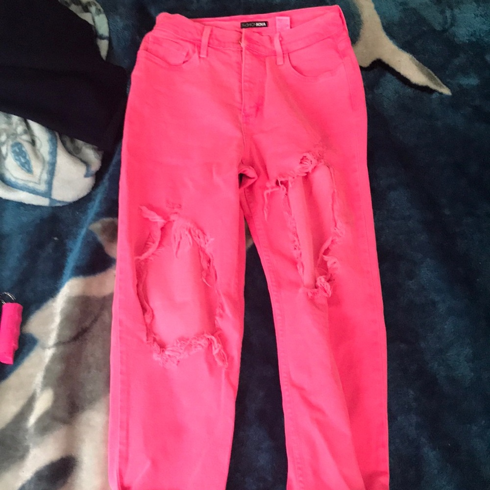 Fashion nova jeans.
